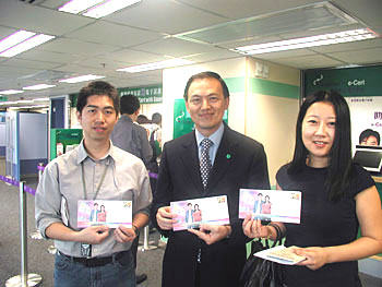 PMG Mr Allan Chiang on a visit to the e-Cert Service Centre Located at Elizabeth House